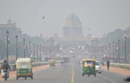 Thành phố New Delhi (Ấn Độ) chìm trong khói mù ô nhiễm