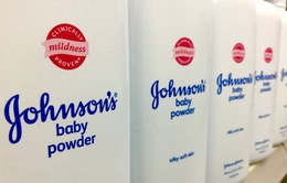 Nhiều nhà bán lẻ ngừng bán phấn rôm của Johnson & Johnson