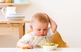 Cha mẹ nên làm gì khi trẻ biếng ăn?