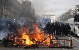 Pháp cấm biểu tình ở một số khu vực