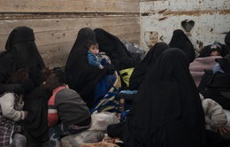 Những dân thường Syria cuối cùng được sơ tán khỏi thành trì của IS