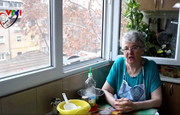Cụ bà 69 tuổi nổi tiếng với các video dạy nấu ăn
