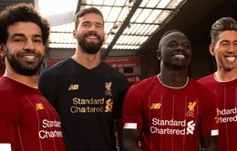 Alisson "cuỗm" áo số 1 của tội đồ Liverpool trong trang phục sân nhà 2019/20