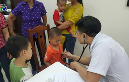 Hơn 1.300 trẻ nhỏ được khám sàng lọc tim miễn phí trong ngày đầu tổ chức khám tại Phú Thọ