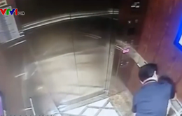 Người đàn ông có dấu hiệu dâm ô bé gái trong thang máy đã rời TP.HCM