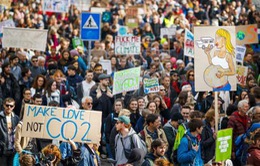 Hàng nghìn người Thụy Sỹ tuần hành vì khí hậu toàn cầu