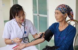 Đo huyết áp miễn phí cho người dân tại Quảng Ninh