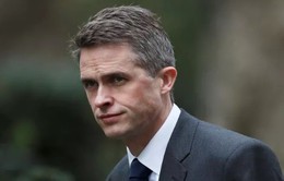 Bộ trưởng Bộ Quốc phòng Anh bị cách chức vì vụ rò rỉ tin về Huawei