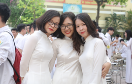 Học sinh THPT Phan Huy Chú ngập tràn cảm xúc trong lễ bế giảng
