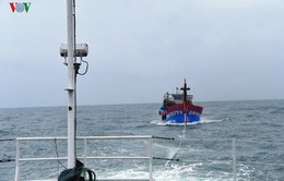 Tàu 904 kịp thời cứu 6 ngư dân bị nạn ở đảo Đá Tây, Trường Sa