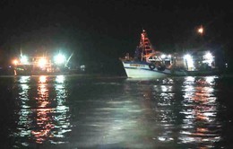 Cà Mau: Cứu vớt 3 ngư dân gặp nạn trên biển