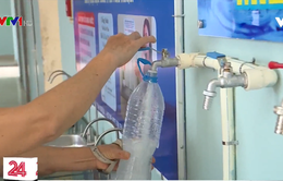 Bệnh nhân viện K Tân Triều phấn khởi dùng nước sạch miễn phí