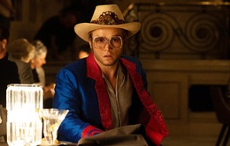 “Rocketman”: Sự khác biệt giữa phim và đời thật của huyền thoại âm nhạc Elton John