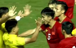 VIDEO: Tình huống tiền vệ Thái Lan đánh vào mặt Văn Hậu