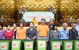 TP.HCM tặng hàng ngàn thùng đựng rác cho người dân