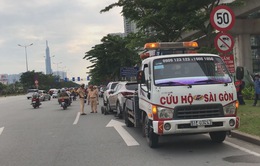 2 xe ô tô không hợp tác với CSGT, náo loạn trên xa lộ Hà Nội