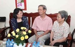 Phó Chủ tịch nước Đặng Thị Ngọc Thịnh thăm gia đình người có công
