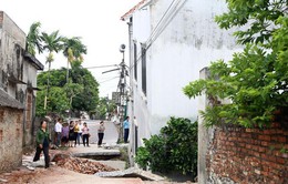 Hà Nội: Nhà 2 tầng bị lún sâu 4m vì “hố tử thần”