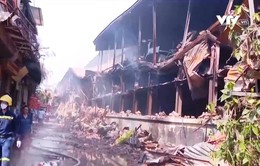 Vụ cháy Công ty Bóng đèn Phích nước Rạng Đông: Hơn 50 xe cứu hỏa được huy động