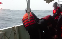 Vùng 3 Hải quân cứu ngư dân bị nạn trên biển