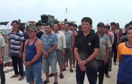 Cứu 46 ngư dân Quảng Ngãi gặp nạn trên biển