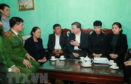 Bộ trưởng Tô Lâm thăm hỏi, chia buồn gia đình cán bộ chiến sỹ hy sinh tại Đồng Tâm