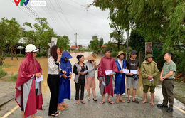 Quỹ Tấm lòng Việt và Công đoàn Đài THVN trao quà hỗ trợ người dân miền Trung