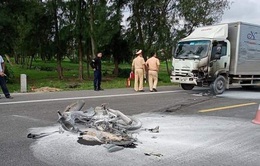 Ô tô và xe máy bốc cháy sau va chạm, một người tử vong