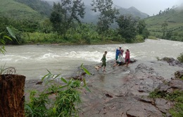 Chưa thể tiếp cận cứu hộ đoàn 45 người mắc kẹt trên núi ở Khánh Hòa