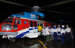 Trực thăng đưa gấp bệnh nhân từ Trường Sa về đất liền cấp cứu