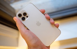 Mua iPhone 12 Pro Max, nhận được… miếng đá vỡ, hộp bút màu
