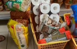 Singapore kêu gọi không tích trữ lương thực, giấy vệ sinh