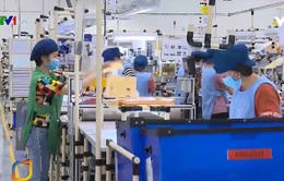 Các nhà máy giữ lao động và ổn định sản xuất