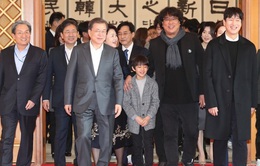 Đoàn làm phim Parasite vinh dự được Tổng thống Hàn Quốc mời đến Nhà Xanh