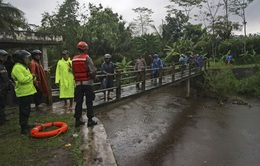 Lũ lụt nghiêm trọng trên đảo Java, Indonesia, 10 nữ sinh thiệt mạng
