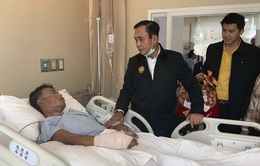 Thủ tướng Thái Lan đến thăm các nạn nhân vụ xả súng