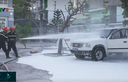 Bình Thuận: Cháy xe ô tô trong sân ủy ban phường