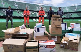 CLB Real Betis sản xuất khẩu trang tặng CĐV