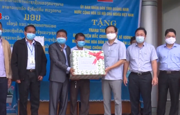 Quảng Nam tặng thiết bị y tế cho huyện Đắc Chưng- Lào