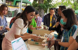 Thái Lan phát khẩu trang vải miễn phí cho người dân Bangkok phòng chống COVID-19