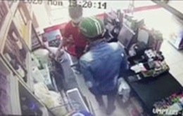 Truy tìm tên cướp trong siêu thị giữa ban ngày
