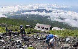 Dịch vụ du lịch trên núi Phú Sĩ đóng cửa trong mùa leo núi