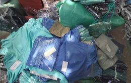 Phát hiện hàng nghìn áo chống nắng giả ở chợ Ninh Hiệp (Hà Nội)