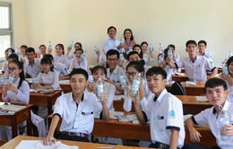 Đại học Kiên Giang tặng quà “bảo vệ môi trường” cho học sinh Phú Quốc