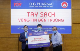 TP.HCM: Giáo viên tiểu học được DHG Pharma tài trợ gel rửa tay phòng dịch