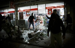 Bạo loạn tại Đức: 40 cửa hiệu bị đập phá, hàng chục cảnh sát bị thương