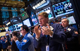 Phố Wall bùng nổ: Dow Jones tăng hơn 800 điểm, Nasdaq lập kỷ lục