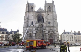 Cháy nhà thờ cổ được xây dựng từ thế kỷ 15 tại Pháp, nghi phạm đã bị bắt
