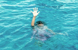 Rủ nhau ra biển tắm, bé gái 10 tuổi bị đuối nước thương tâm