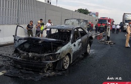 Tin nóng đầu ngày 13/9: Xe ô tô cháy rụi trên cao tốc Pháp Vân - Cầu Giẽ
